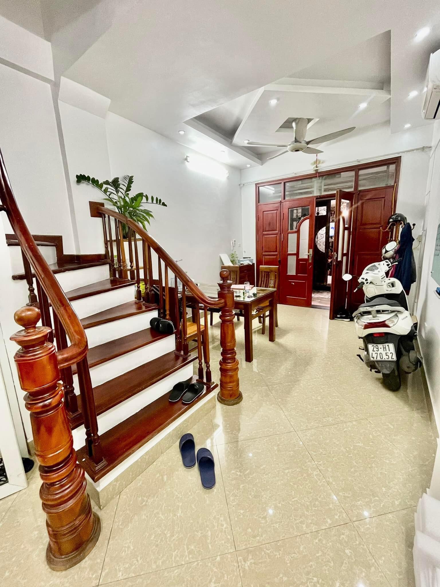 Bán ngõ 26 Hồ Tùng Mậu, Cầu Giấy, nhà mới đẹp, 5 tầng, 32m2, giá 3.6 tỷ