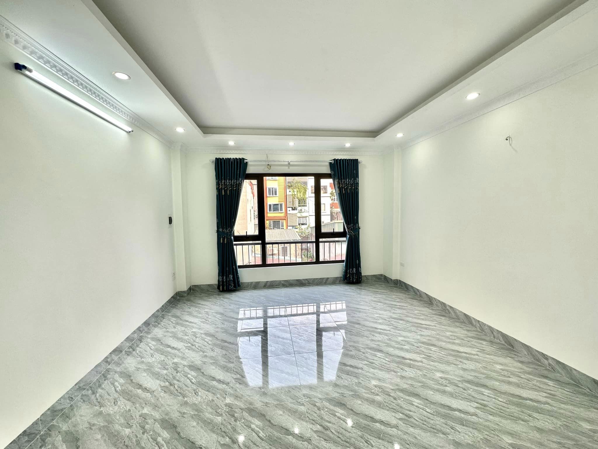 Bán nhà mới Nam Dư, ngõ thông, 5 tầng mặt tiền 4.2m, giá 3.7 tỷ