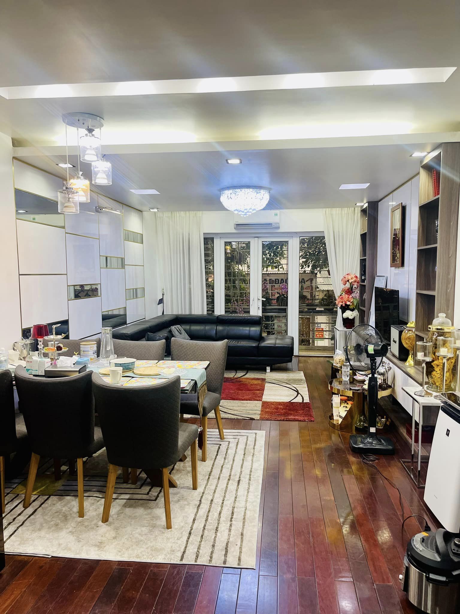 Siêu Vip- Bán nhà liền kề Ngô Thì Nhậm giá chỉ 10 tỷ có ngay căn nhà tại trung tâm quận Hà Đông, oto đi lại thông thoáng.