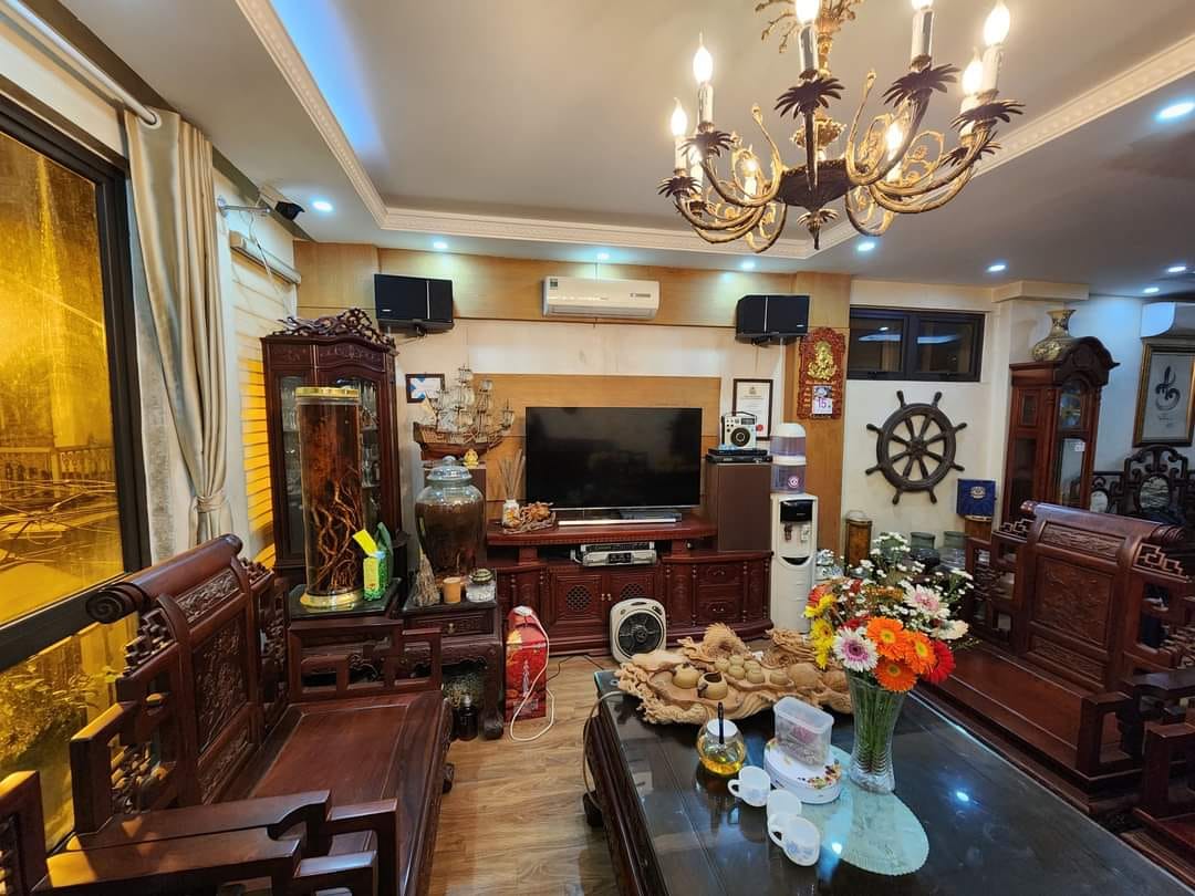 5 tầng Lô góc, 3 thoáng, 4 chỗ đỗ cửa, kinh doanh, gần phố Võ Chí Công 7.5 tỷ