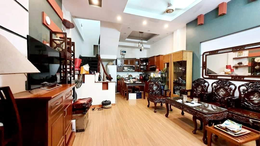 BÁN NHÀ XÃ ĐÀN, ĐỐNG ĐA, 52M2 4T MT5M, GIÁ 6.3 TỶ, GẦN HỒ