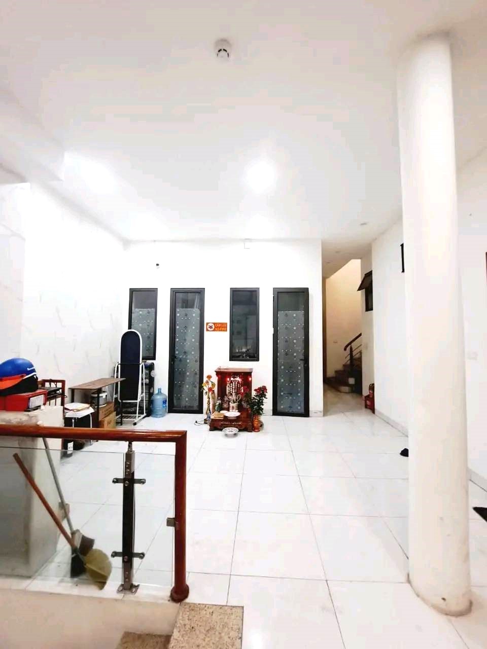 Bán căn hộ cho thuê mp Nguyễn Khoái, doanh thu dòng tiền 1,1 tỷ/ năm. Dt 174/200m2 x 6t mt 5.2m 37 tỷ