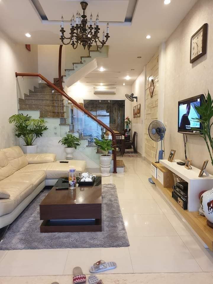 Phố Trần Thái Tông, Cầu Giấy. DT 35 m x 4 tầng x Giá 3.65 tỷ