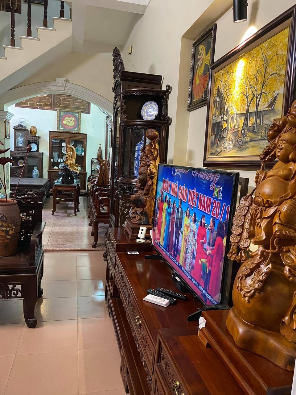 Cần cho thuê gấp nhà tại Nguyễn Văn Cừ, nhà gần như full đồ. Nhà 4 ngủ. Vào Luôn.