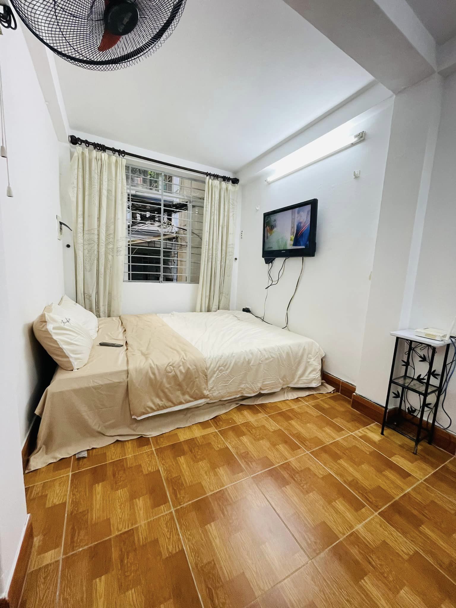 HỘ KHẨU HAI BÀ - LÔ GÓC - SỔ ĐỎ RIÊNG BIỆT - HÀNG NÓNG - RẤT GẦN PHỐ - BAO NỘI THẤT – GIÁ 2.45 TỶ, EM HÀ,