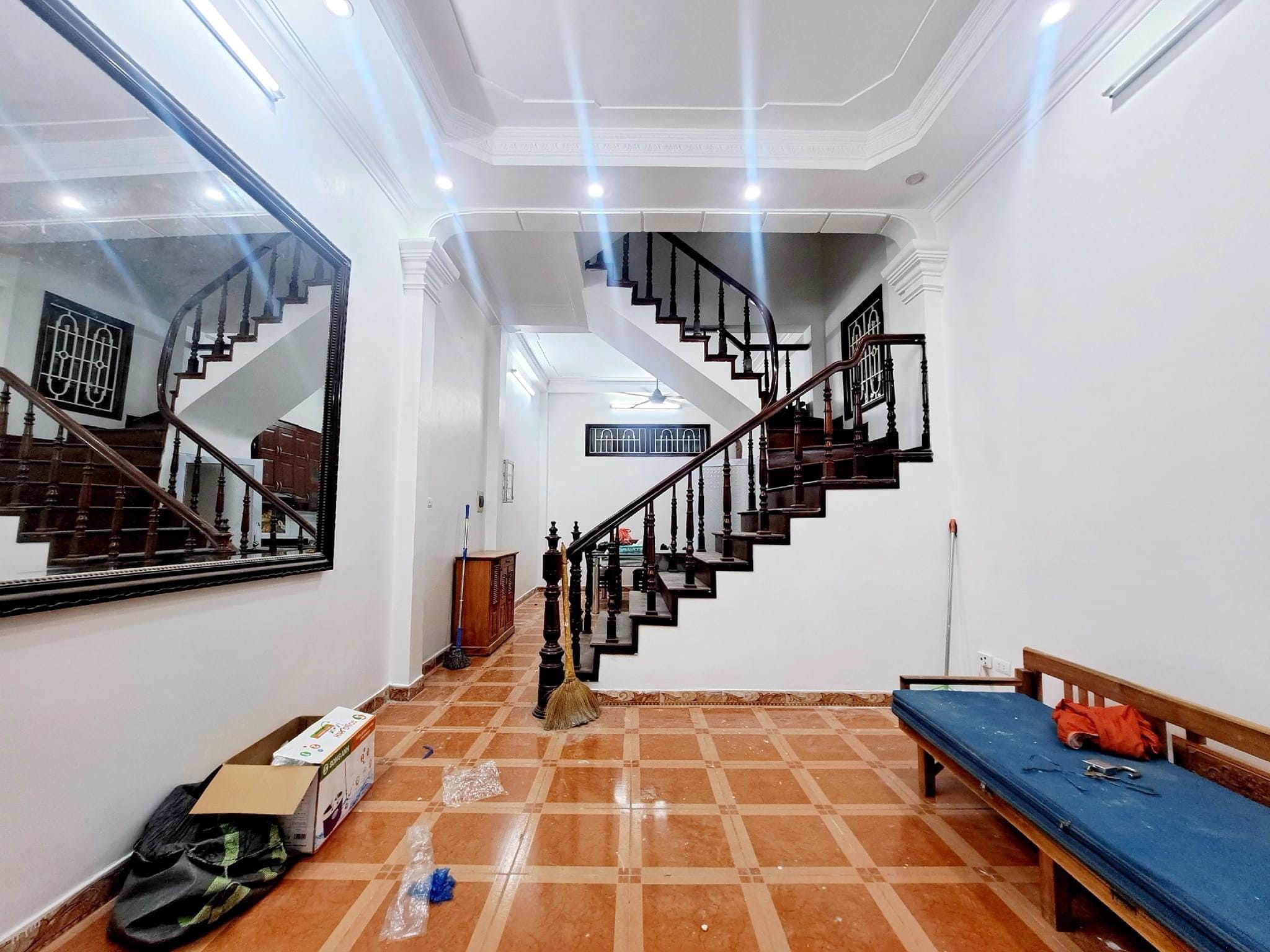 Ngõ 150 Chùa Lángcó nhà 40m, chỉ hơn 6 tỷ, 4 tầng ở luốn.