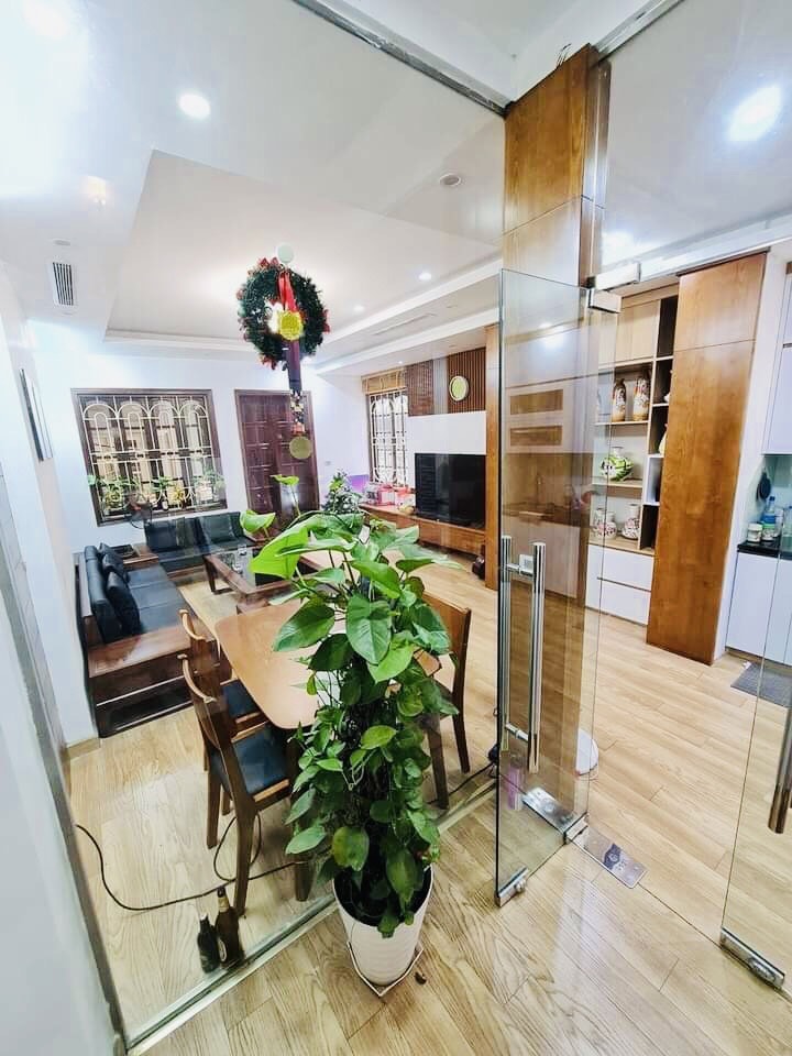 Bán Nhà Phố Quan Nhân 60m2 x 5 T x MT 4.3m 9 tỷ.Ga Ra Ô TÔ. Lô Góc.