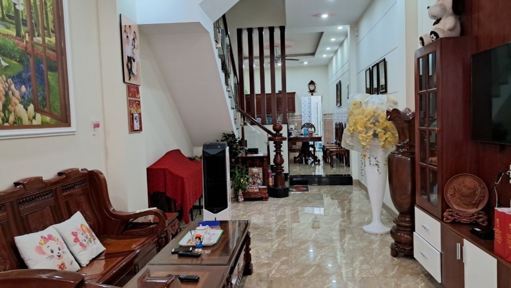 Nhà Nguyễn Thị Minh Khai, Q3, 9 tỷ, hẻm xe hơi, 3 tầng, nhà mới đẹp.