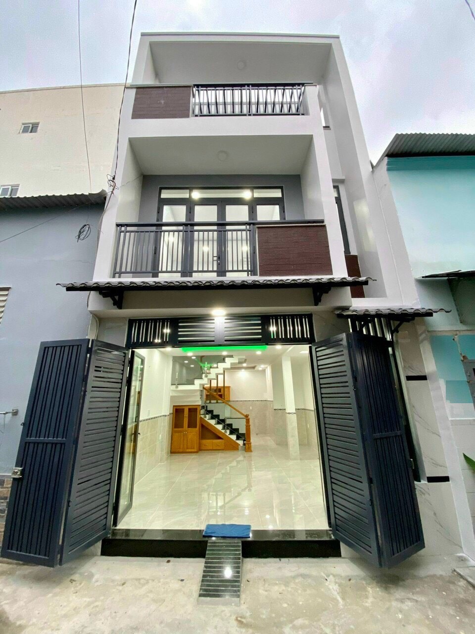 Bán nhà hẻm 8m vip khu nhà phố đường Tân Qúy,DT:5x10m đúc 2 lầu giá 6.5 tỷ