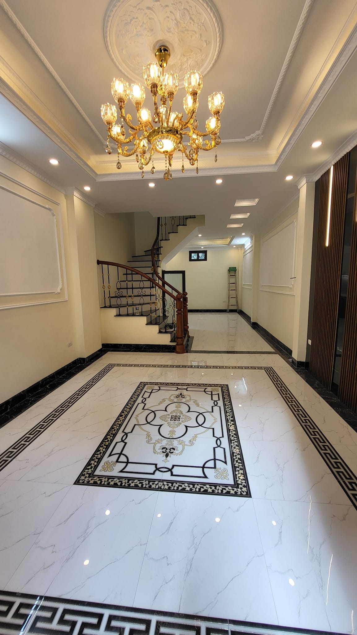 Bán nhà 136m2 phố Nghi Tàm, Tây Hồ Ôtô thông Kinh doanh 17.3 tỷ