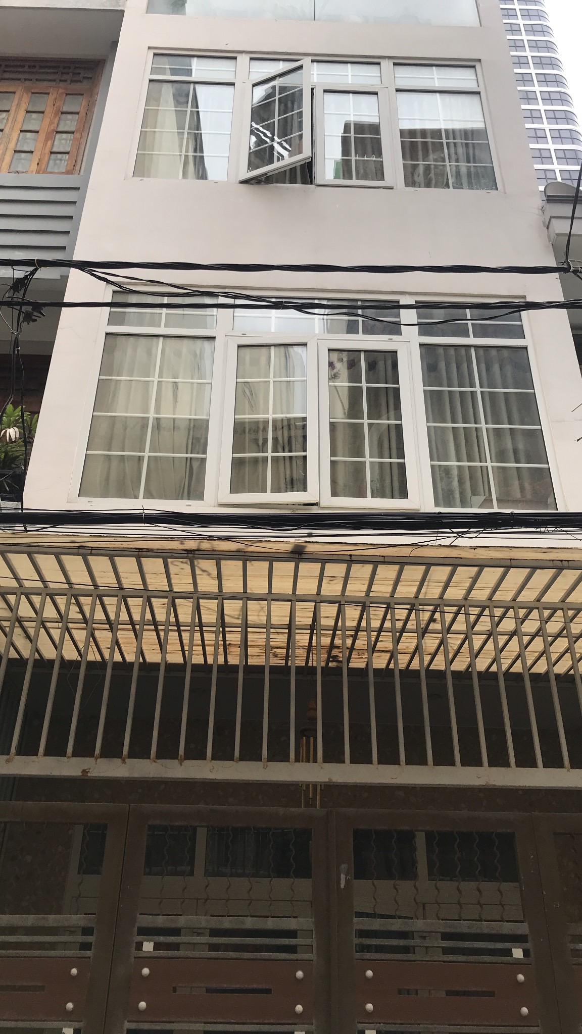 NHÀ BÁN HẺM NGUYỄN THIỆN THUẬT, NHA TRANG 55.49m2. ...TẦNG 8 Tỷ. - Dt: 55.49 m2; Ngang: ....m; dt sàn: ..... - Hướng Đông Nam; - Kết cấu bê tông đúc ,