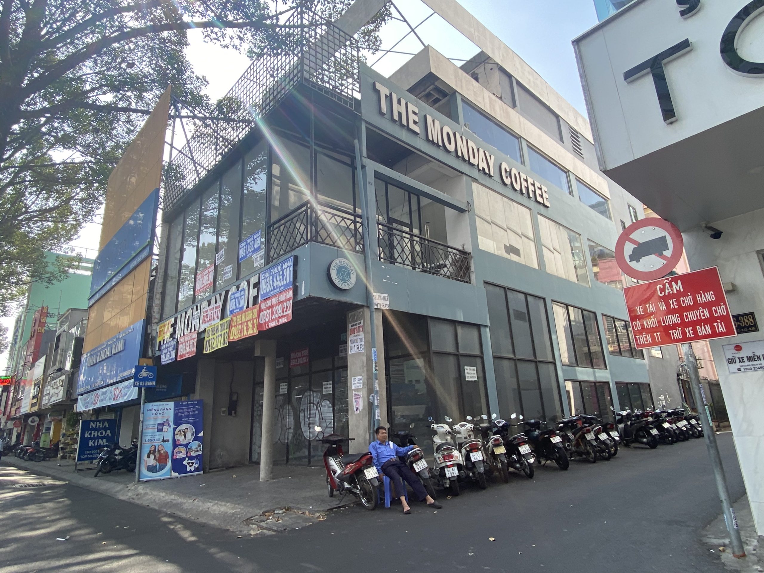 Cho thuê nhà 2 góc MT đường 3/2. Ngang lớn 8m. Giá: 160 tr/th. Phù hợp KD đa ngành nghề