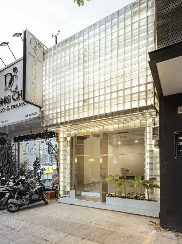 Cho thuê nhà MT Lê Văn Sỹ. Gần ngã 4 Trần Quang Diệu. Giá: 65 tr/th (TL). Nhà mới sơn sửa