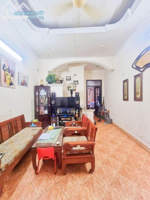 Bán Nhà Phố Đội Cấn- Ba Đình, Lô góc 2 thoáng, 40M2 x4 Tầng giá 4.5 tỷ. Sổ nở hoa.