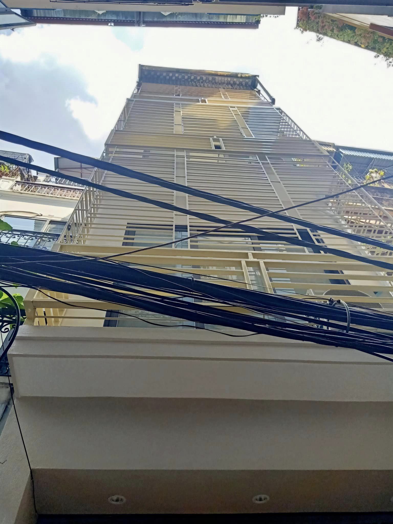 Bán nhà mới phố Đội Cấn Kinh Doanh DT 45m 5 tầng MT 3,5m giá 6.2 tỷ