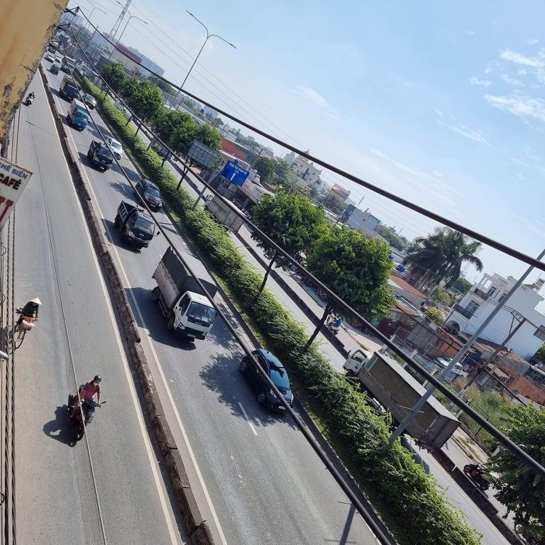 Bán nhà mặt tiền đường Trường Chinh nối dài Quận 12, Diện tích 5.7m x 30m Giá 10.5 tỷ