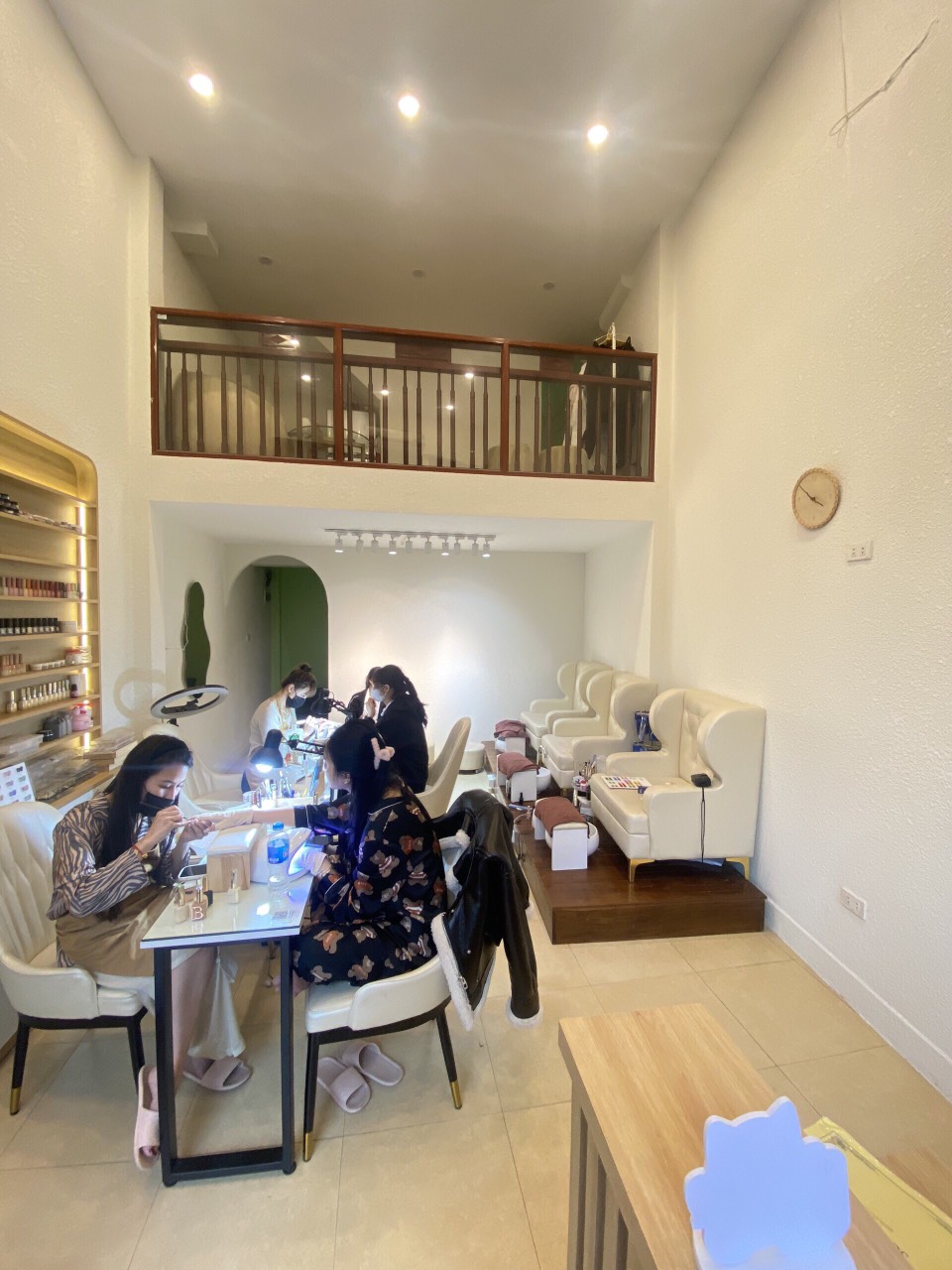 Cho thuê nhà mặt phố Trung Kính, Cầu Giấy, 40m x 5T, MT 4m, 37tr/tháng.