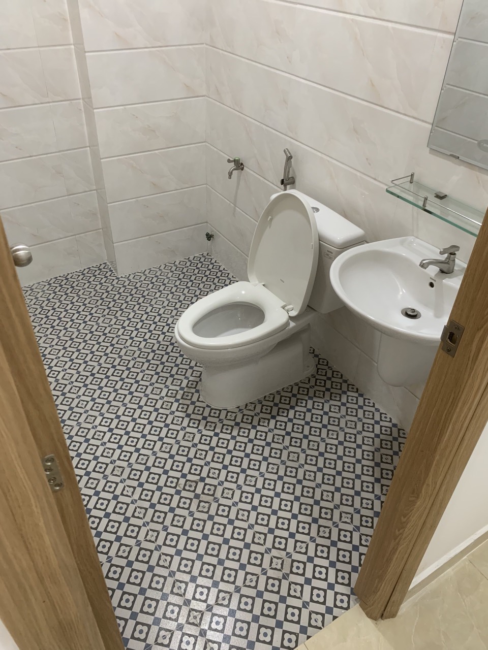 Cho thuê nhà MT Mạc Thị Bưởi. Khu KD bậc nhất Quận 1. S: 3,5*19m Giá: 6.000$ (TL)