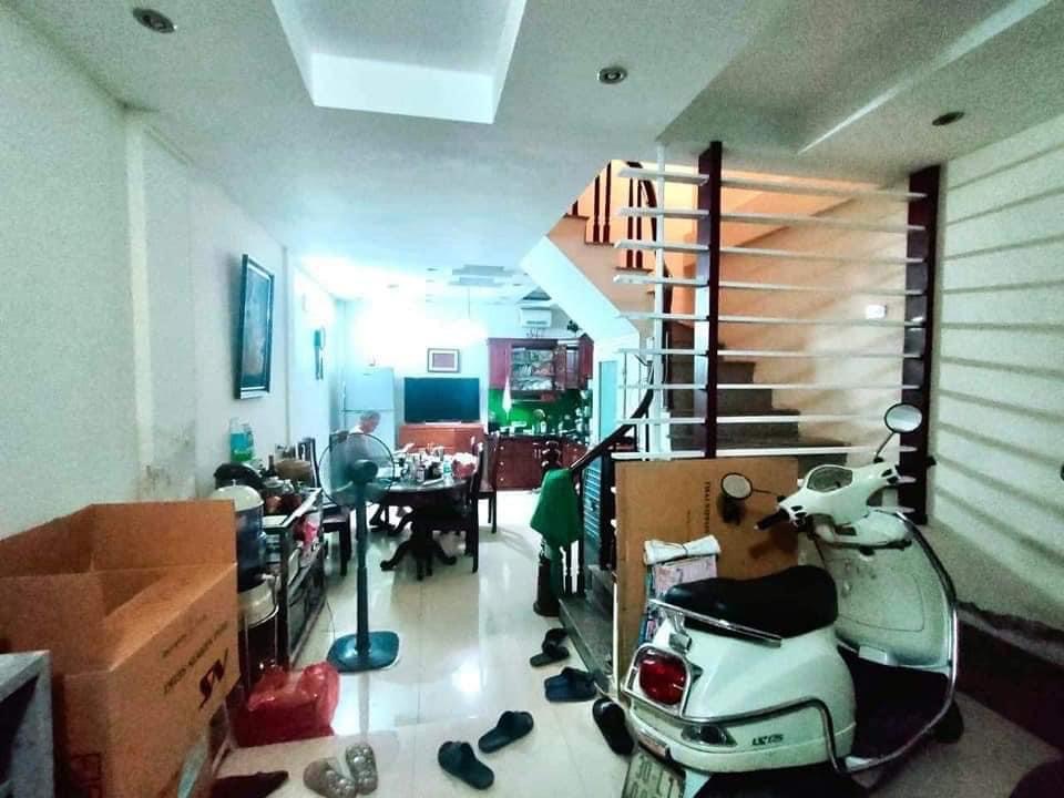 Cần bán gấp nhà Dương Quảng Hàm, Cầu Giấy - Nhà đẹp xây chắc chắn - Gần ô tô