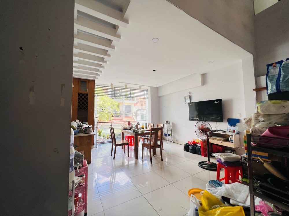 Bán gấp nhà Lũy Bán Bích, 100m2, 3 tầng, giá chỉ 6,5 tỷ, xe hơi vào nhà.