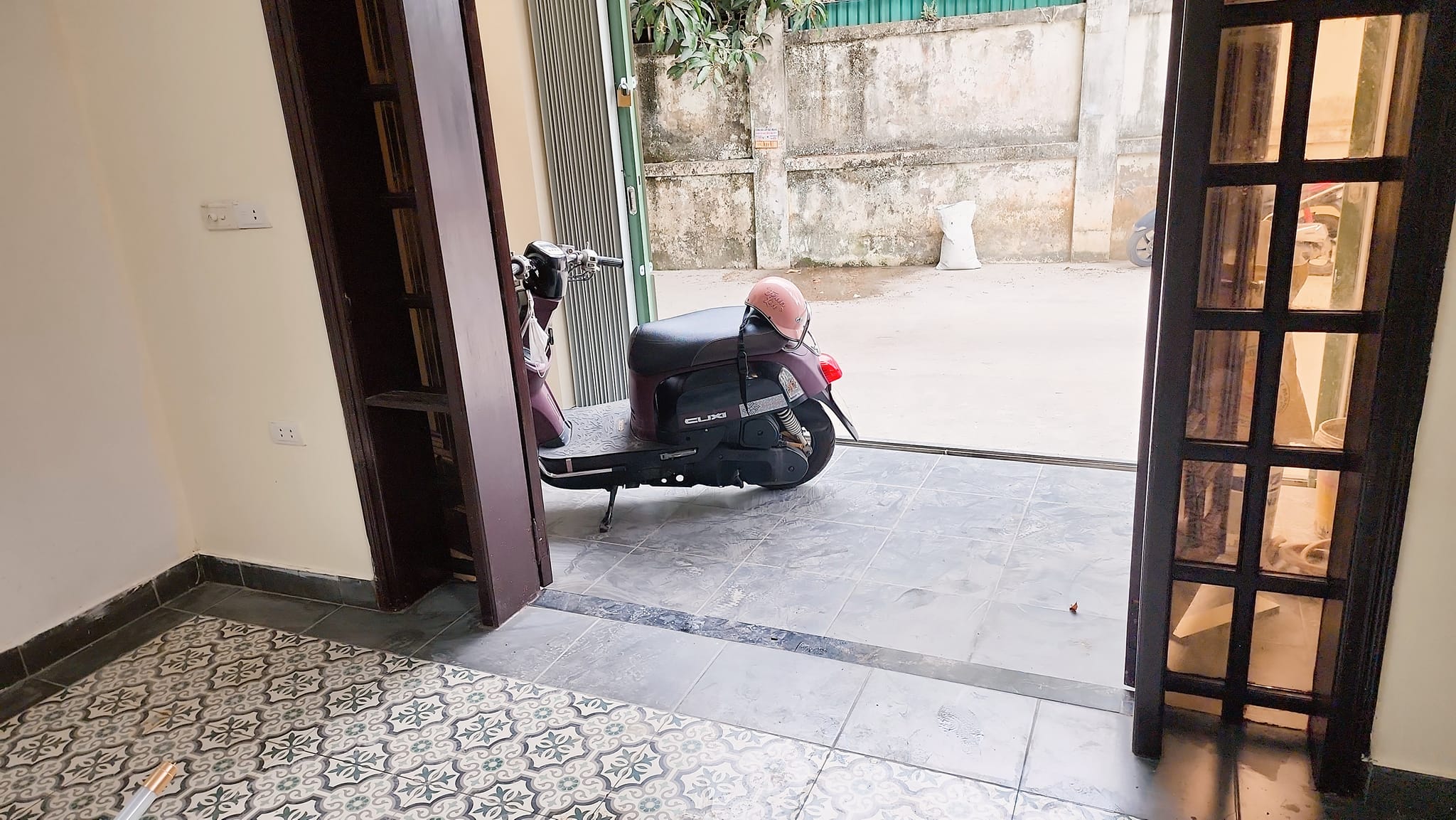 LÔ GÓC ,Ô TÔ ĐỖ CỬA, GIÁ RẺ, VĂN LA- Q. HÀ ĐÔNG- 3 THOÁNG 45M2 x 3T CHỈ 5 TỶ.