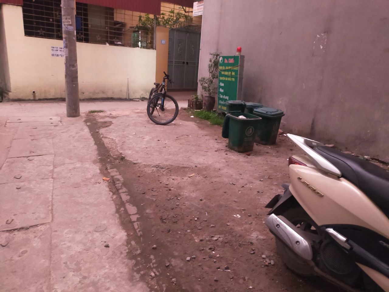 HIẾM..! LÔ GÓC - Ô TÔ VÀO NHÀ - GẦN CHỢ - NGÕ THÔNG - GIÁ CHỈ 2.X TỶ