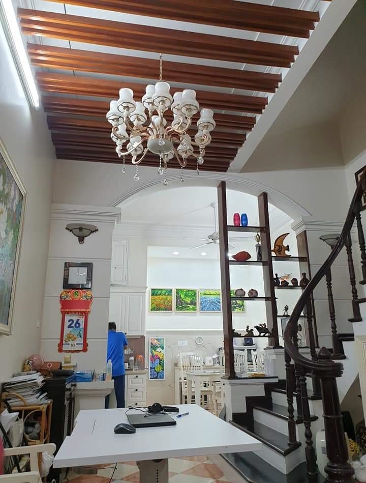 Cách phố vài chục mét - Thuốc Bắc 28 m x 5 tầng, MT4,1, giá 2,55 tỷ,