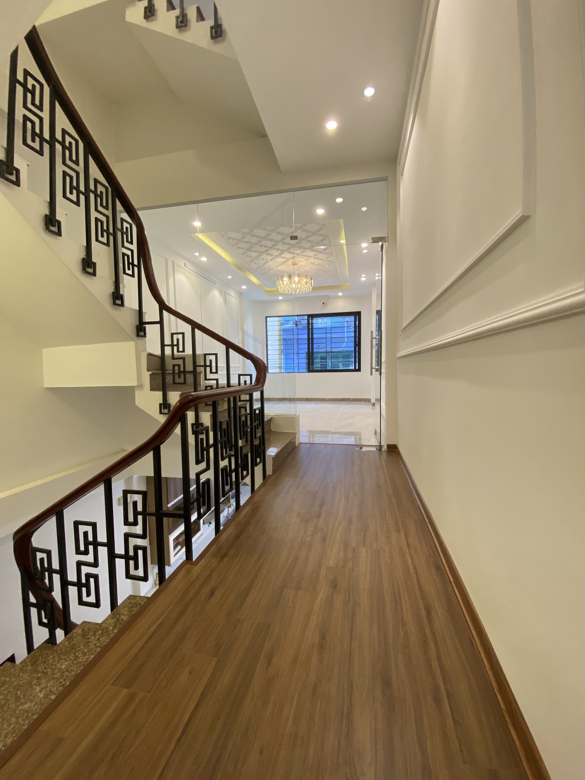 Bán nhà Phố Đỗ Quang, DT60m, 4 tầng, ô tô tránh, Kinh doanh, 2 mặt ngõ, hơn 13 tỷ,