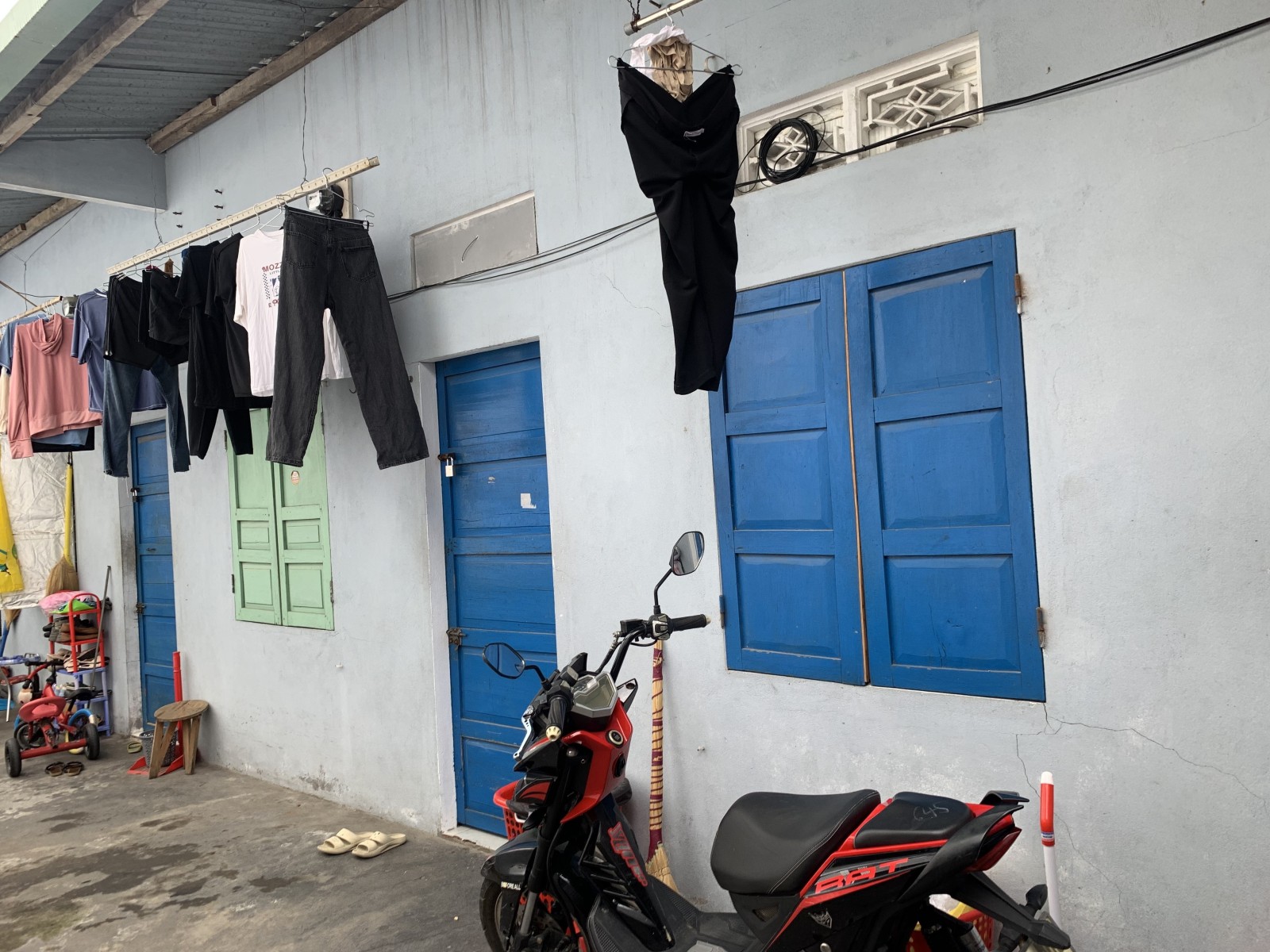 Bán đất tặng dãy trọ đường Nguyễn Thành Hãn, Hải Châu, C4, 125 m2, gần Sân bay Đà Nẵng, ô tô đỗ, chỉ 3,95 tỷ.