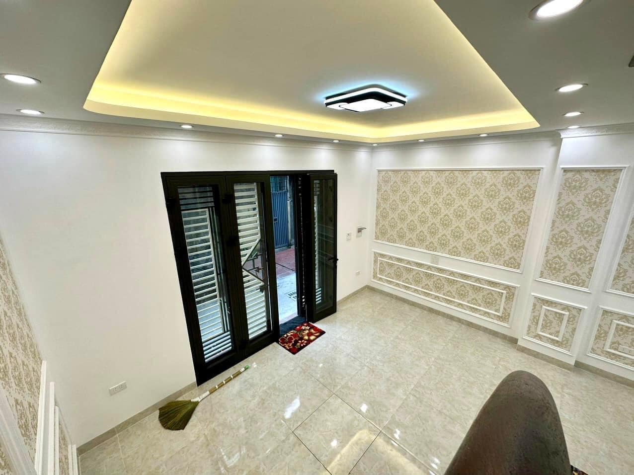 + Nhà mới an sinh tốt - Ngô Gia Tự - Long Biên - 50m2x 4.x tỷ