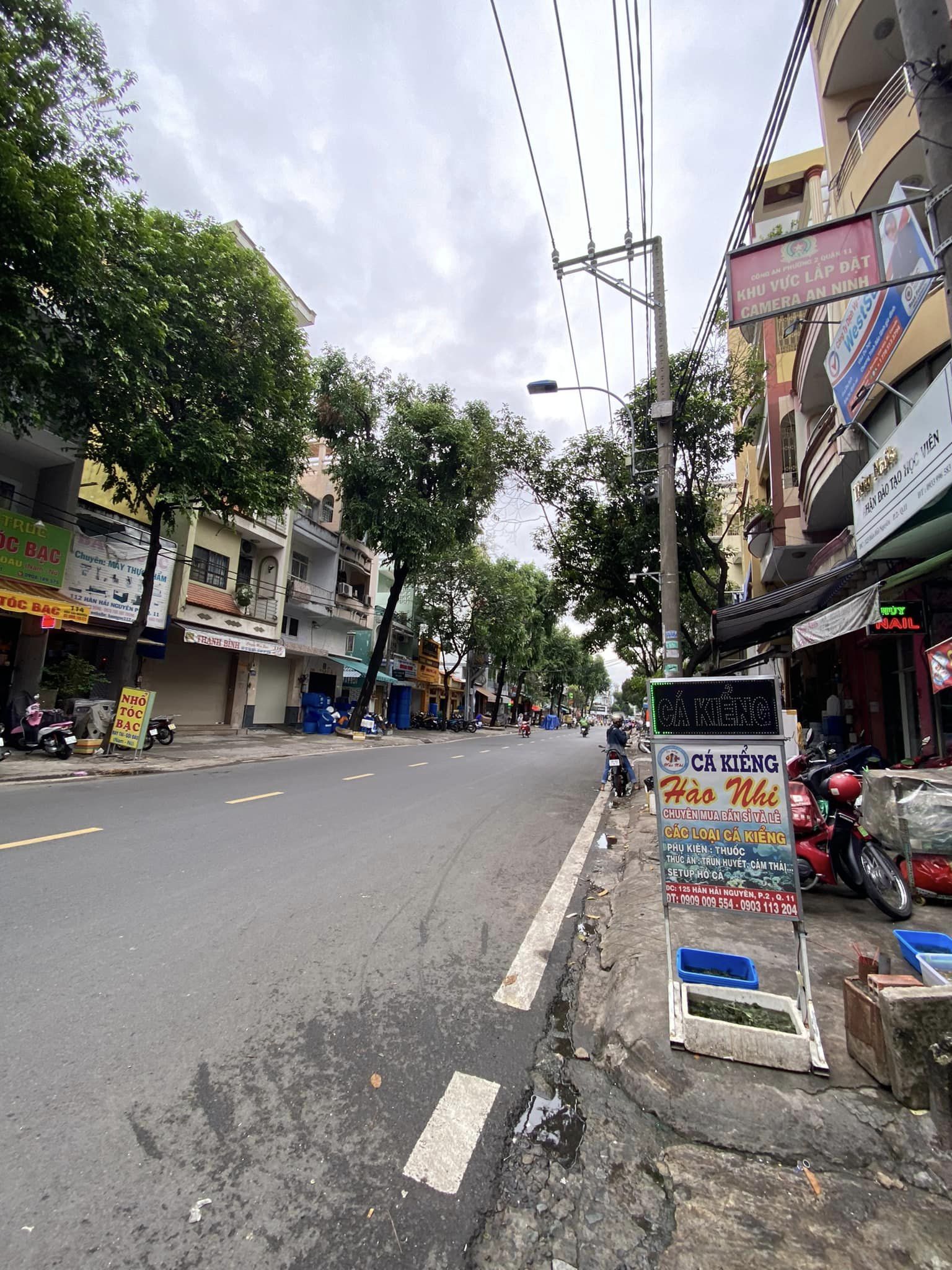 NHÀ HIẾM BÁN ĐƯỜNG 3 THÁNG 2, Q11, NỞ HẬU 4.3 x 10.2M , GIÁ 6.X TỶ.