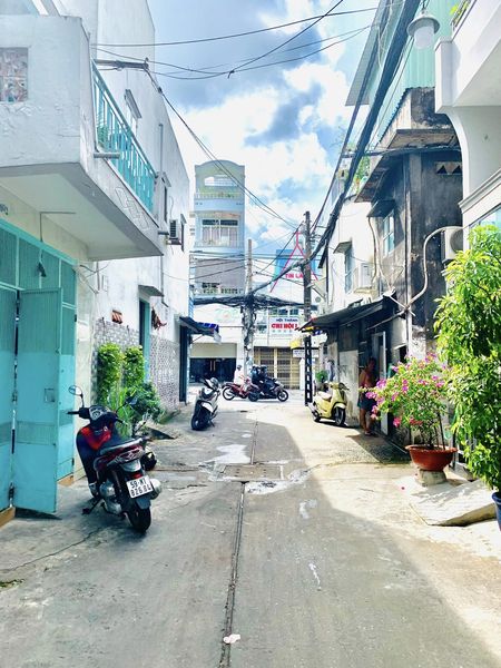 QUẬN 11- BÁN GẤP NHÀ HẺM XE TẢI THÔNG ĐƯỜNG LẠC LONG QUÂN, 35M2, 4 TẦNG, GIÁ 6.1 TỶ