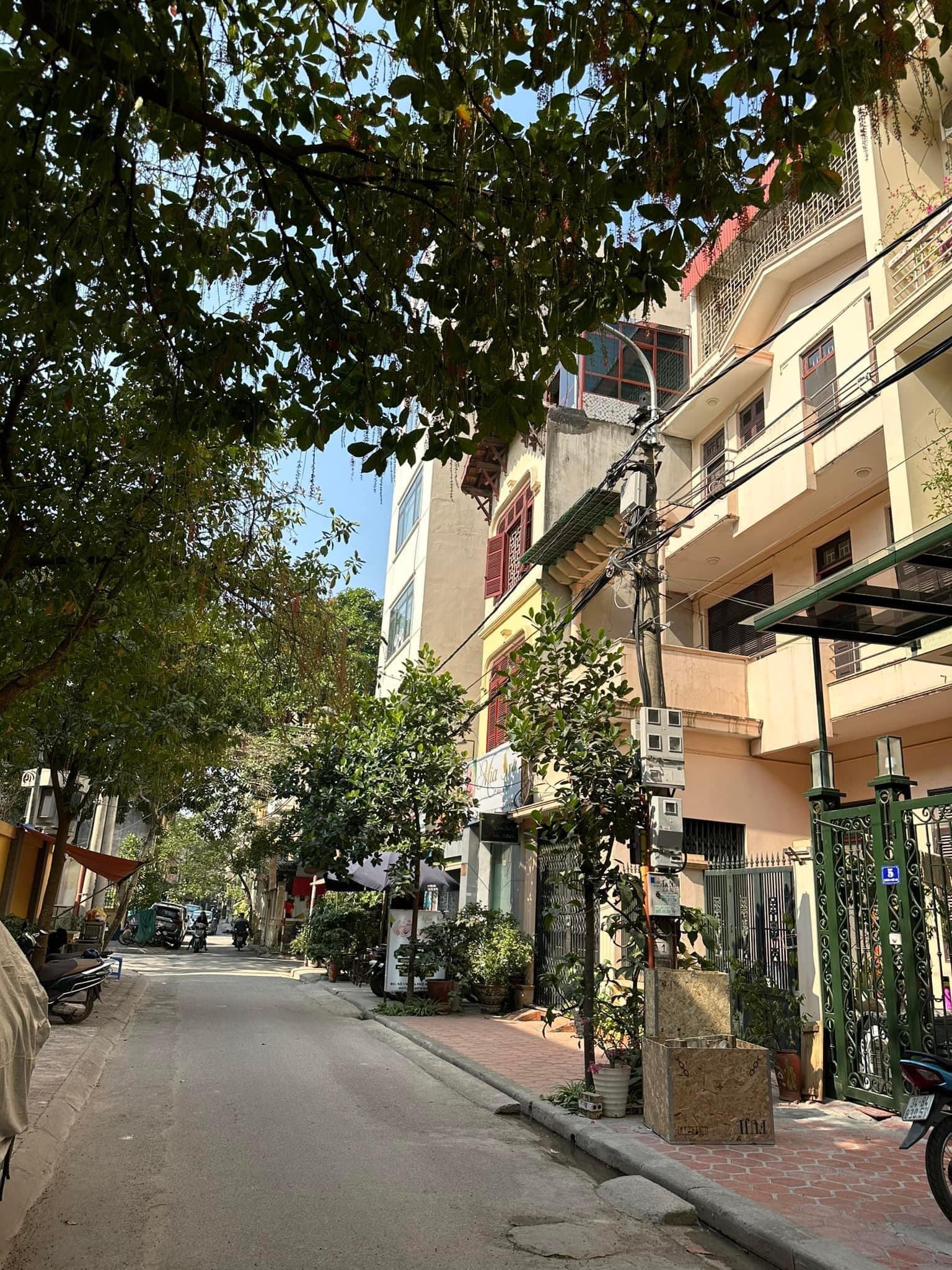 Hạ sốc 3 tỷ, có ngay Liền kề Nghĩa Đô, Hoàng Quôcd Việt- 77m x6,7m, hơn 20 tỷ