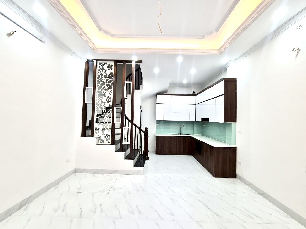 Nhà mới phố Trương Định 35m 5 tầng gần phố