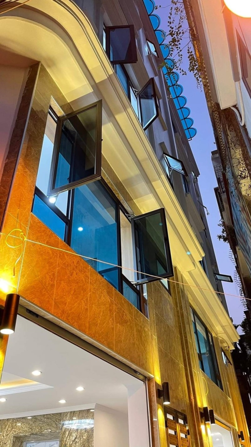 Bán Nhà 50m2x 5tầng, Phân Lô Quân Đội - Nhà Đẹp đầy đủ Nội Thất ,Cách 10m ô tô tránh Chỉ 12,x tỷ