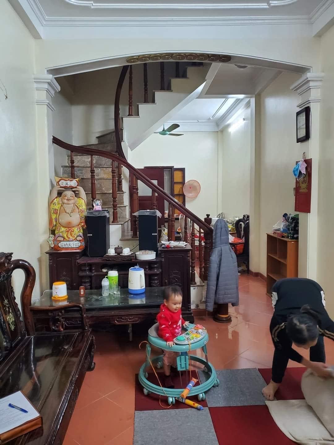 Bán nhà ngõ 68 Cầu Giấy, 2 mặt thoáng, tặng full nội thất, ngõ to rộng, thông, 44m2, 4 tầng, mt 3.5m