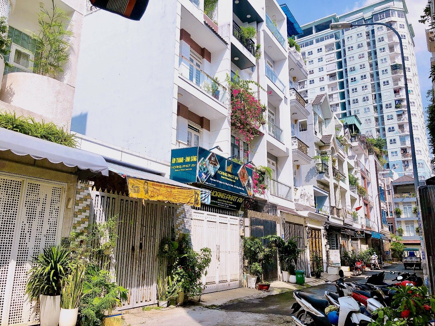 Bán nhà khu vip hẻm 57 Tô Hiệu,DT:4x14m đúc xây mới 3 lầu có công viên trước nhà