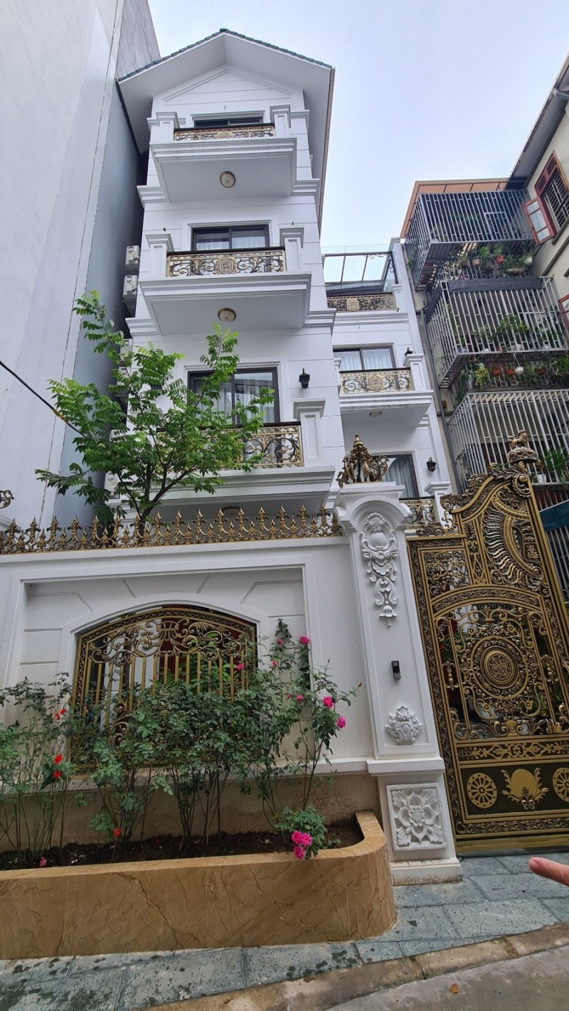 Bán nhà phố ngõ 2xx Bồ Đề Long Biên 25 tỷ 95 m2 mt8m xung quanh nhiều tiện ích