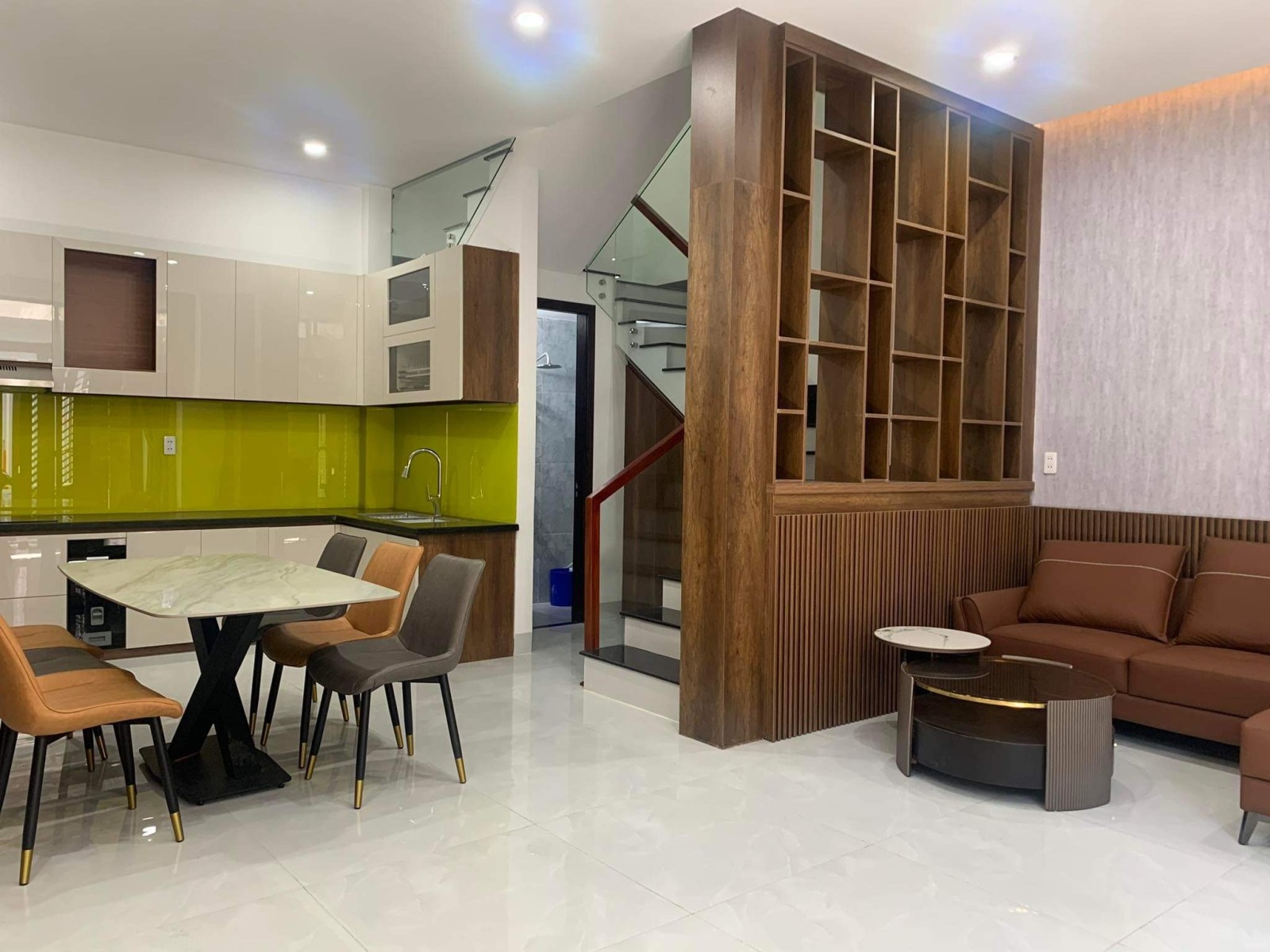 Bán nhà đường Lý Tự Trọng, Hải Châu, 4 tầng, 58m2, gần Trung Tâm Hành Chính, ô tô đỗ, chỉ 5,6 tỷ.