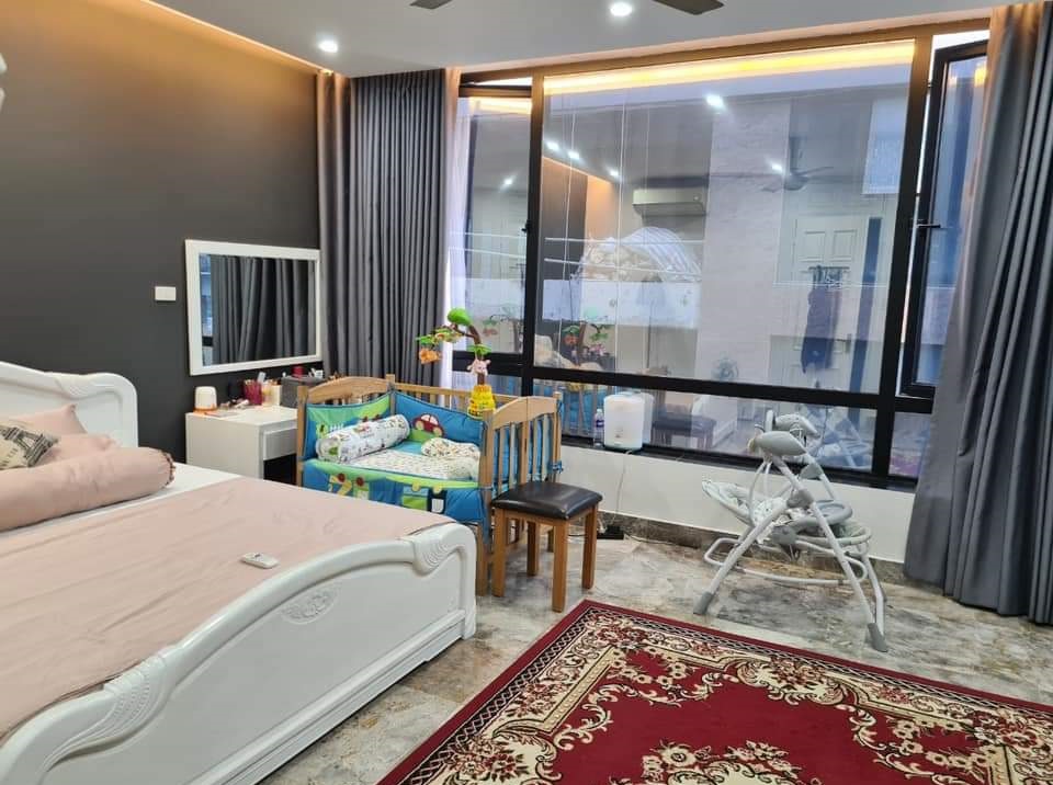 Căn góc, Thang máy - Nguyễn Đình Thi 44m x 7 tầng, MT 4.4 m, nhỉnh 12 tỷ