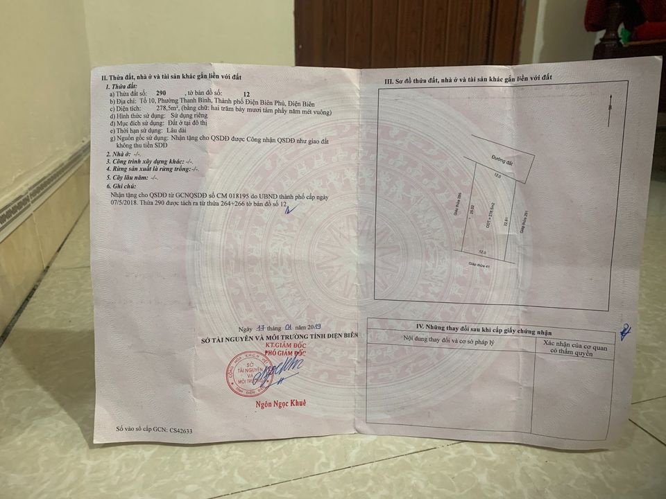 Cần bán đất mặt đường vào công viên Đầm Sen