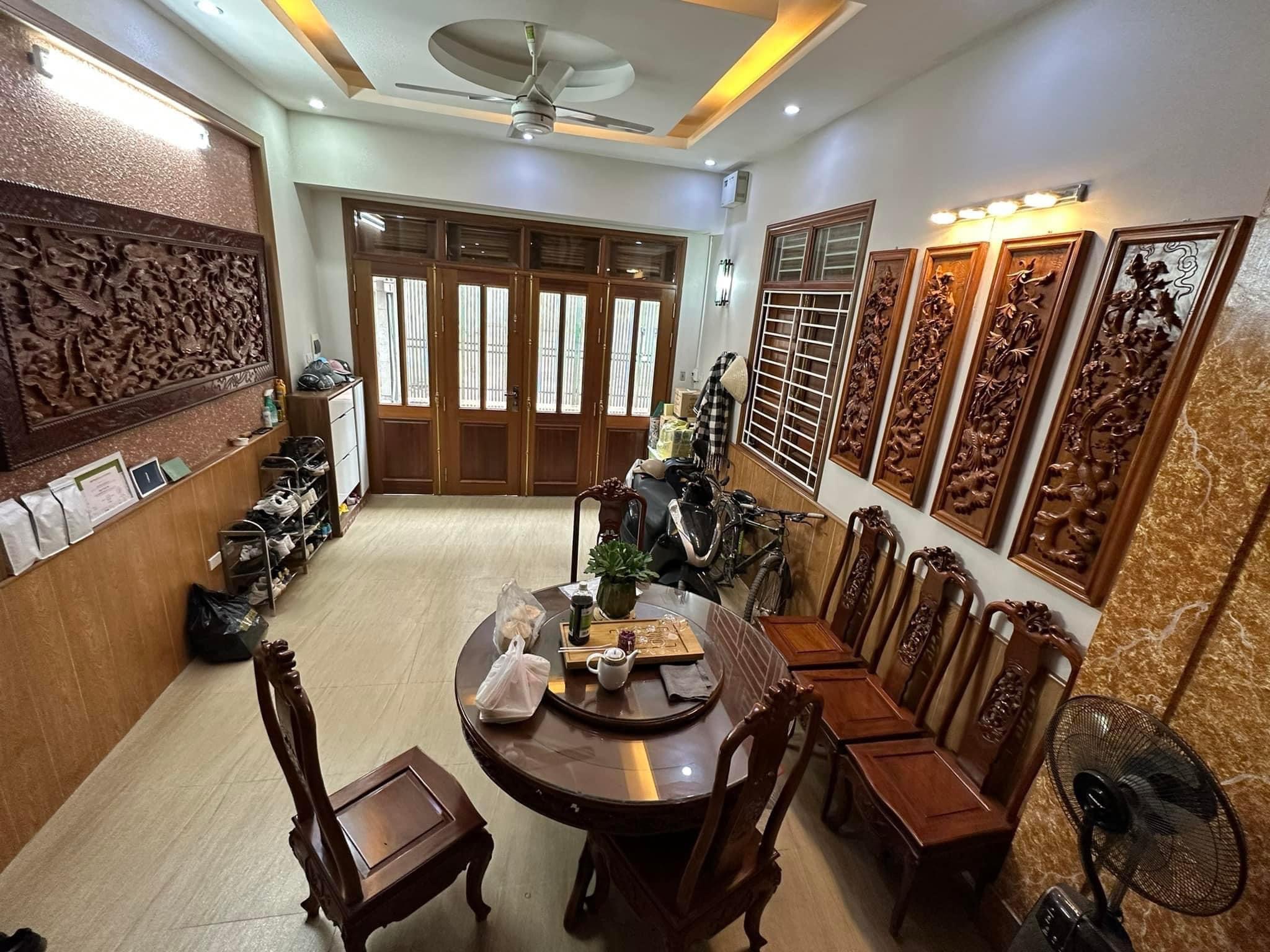 PHÂN LÔ- LÔ GÓC- NỘI THẤT ĐẸP - 50M - 5 Tầng - Hoàng Quôcd Việt- Cầu Giấy.