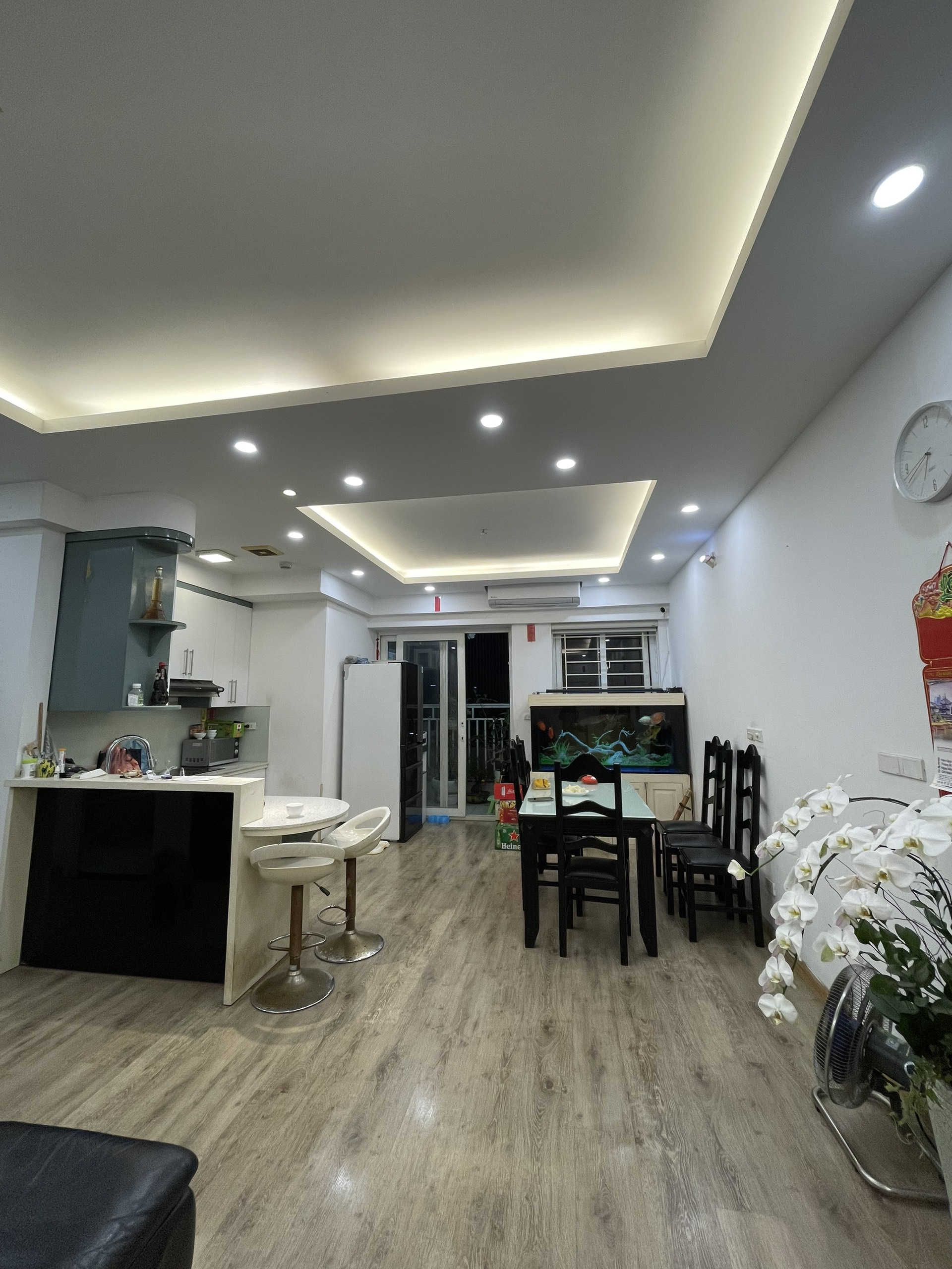 Bán nhà chung cư Thái Hà- Căn góc- Tầng trung- Nội thất đẹp- Tặng nội thất- An sinh đỉnh