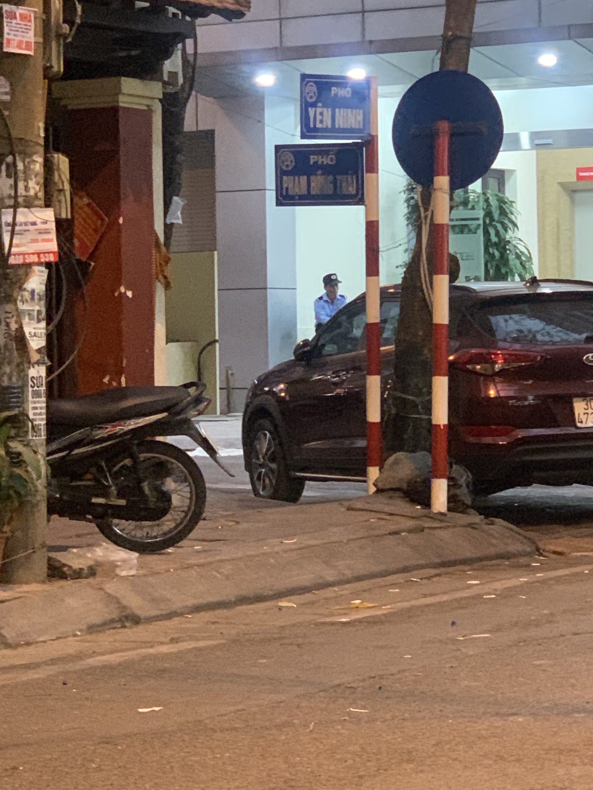 Bán Nhà Mặt Phố Yên Ninh - Trúc Bạch - Ba Đình Thông số 88m2 mt5.4 giá 33 tỷ có thương lượng