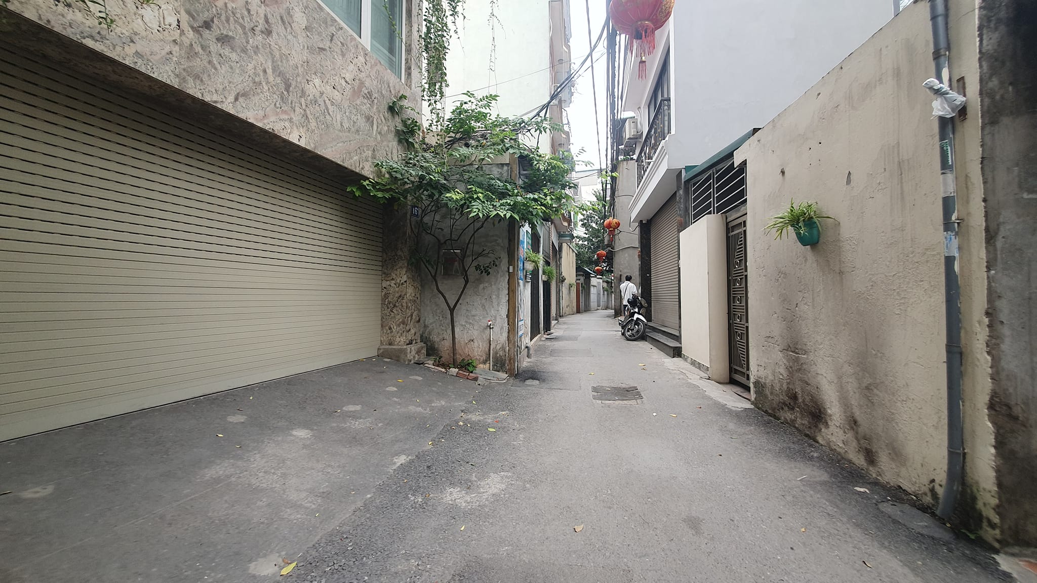 Bán gấp nhà 136 m2 2 tầng mặt tiền 9 m tại ngõ 668 lạc long quân cạnh Apartment Trịnh Công Sơn giá 15 tỉ