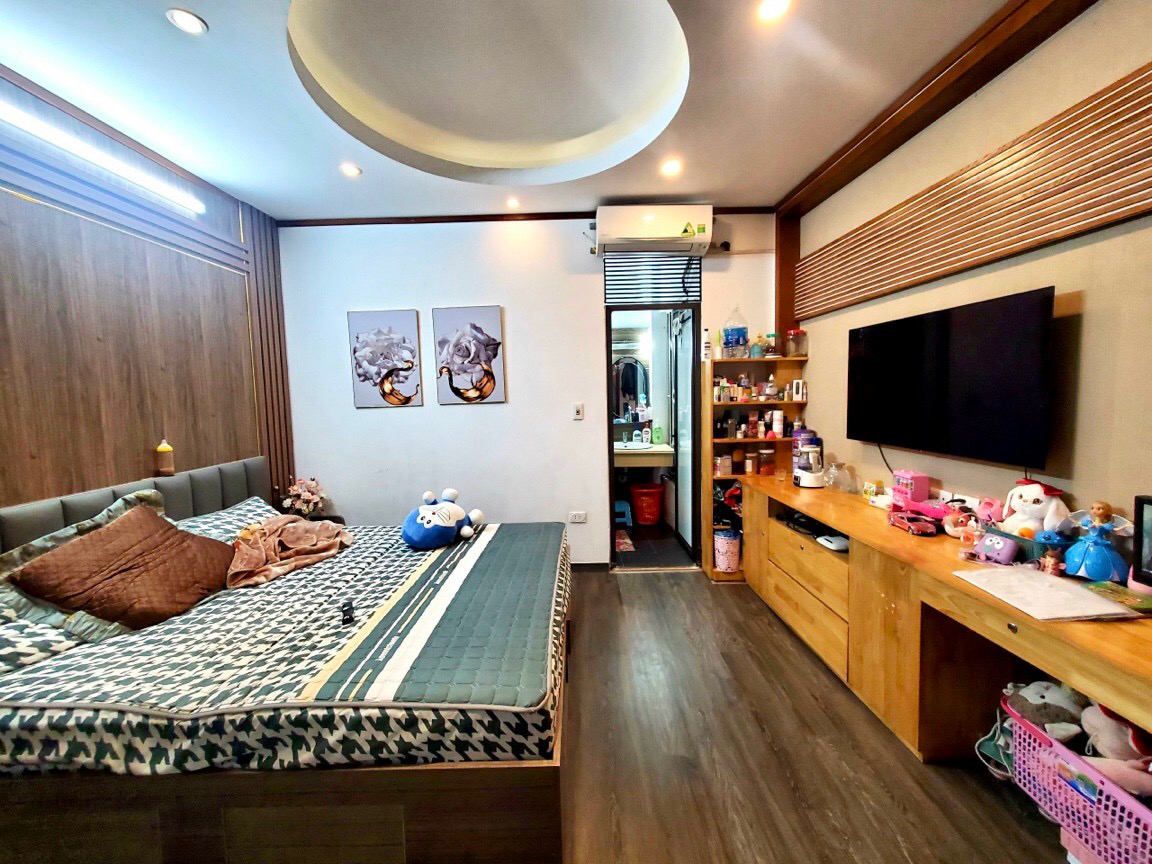 TT Ba Đình 5 tầng, 42m2, 4.5m mặt tiền. Giá 4.8 tỷ. Lh: 0985904586