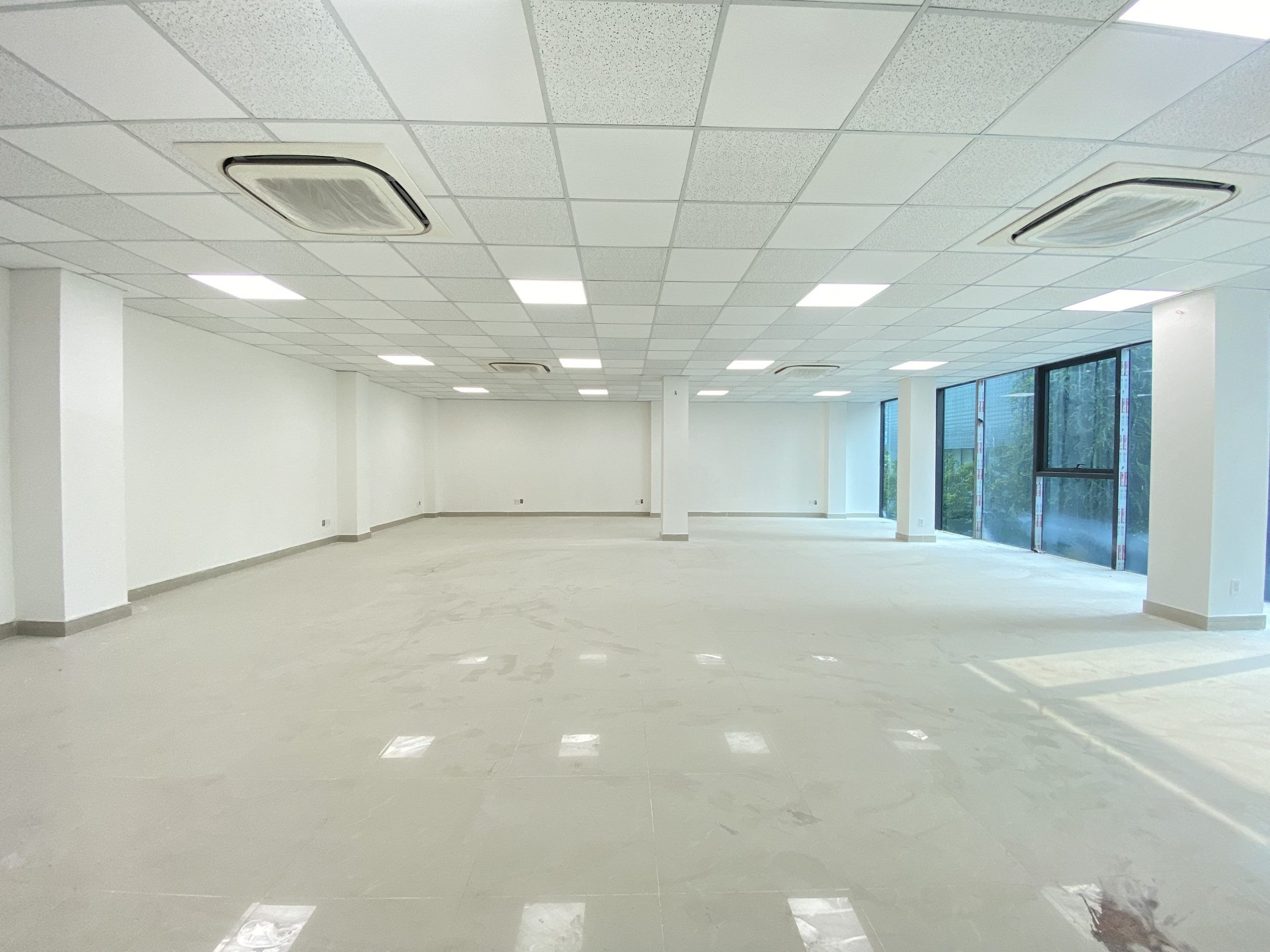 Cho thuê toà nhà đường Điện Biên Phủ. S: 15*12m. Giá: 300tr/th