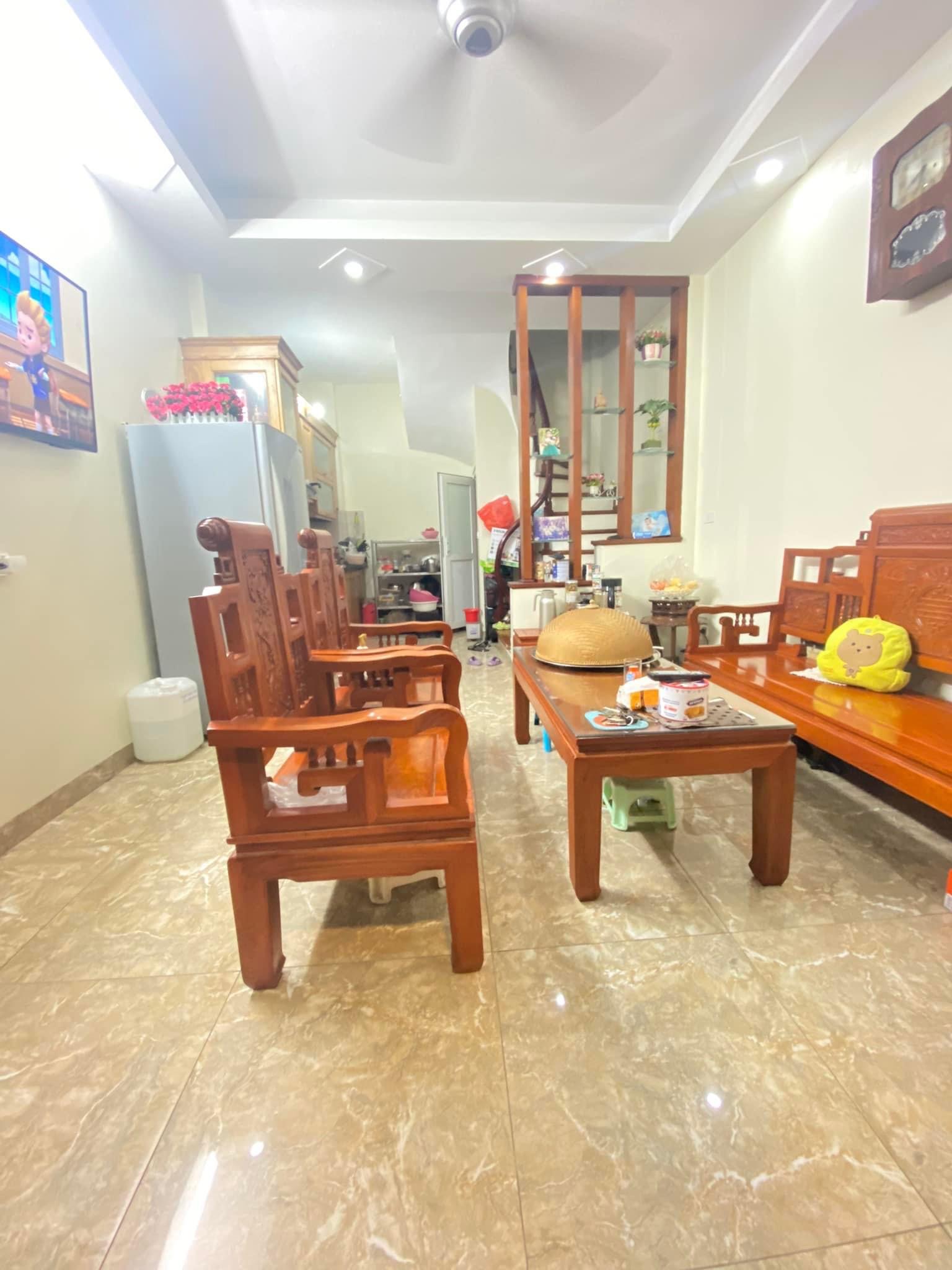 Bán Nhà Siêu phẩm Cầu giấy 35x5 tầng giá nhỉnh 4 tỷ