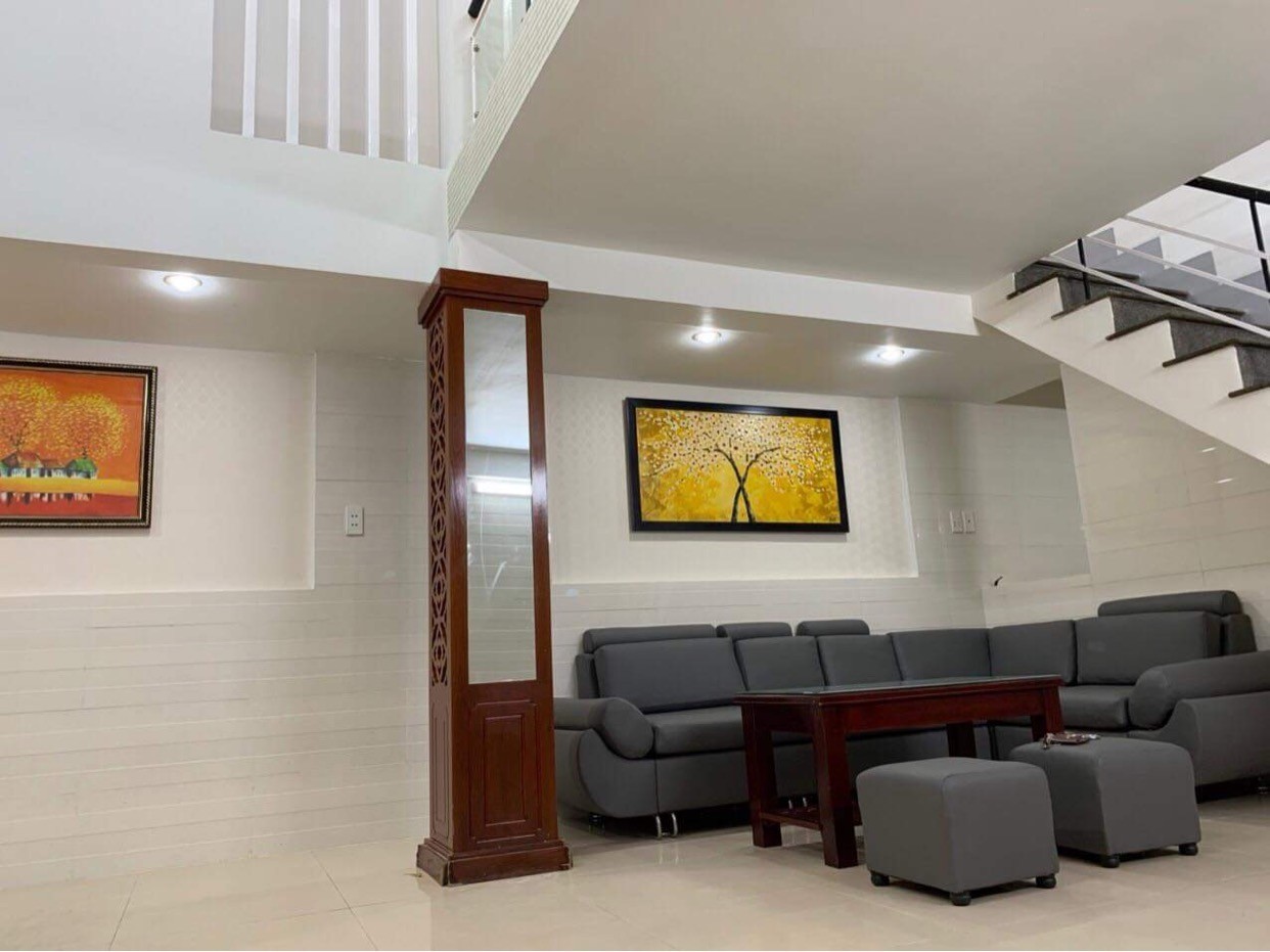 Bán nhà đường Trưng Nữ Vương, Hải Châu, 2 tầng, DT 55 m2, Gần chợ Mới. Ô tô đậu. Chỉ 4,2 tỷ.