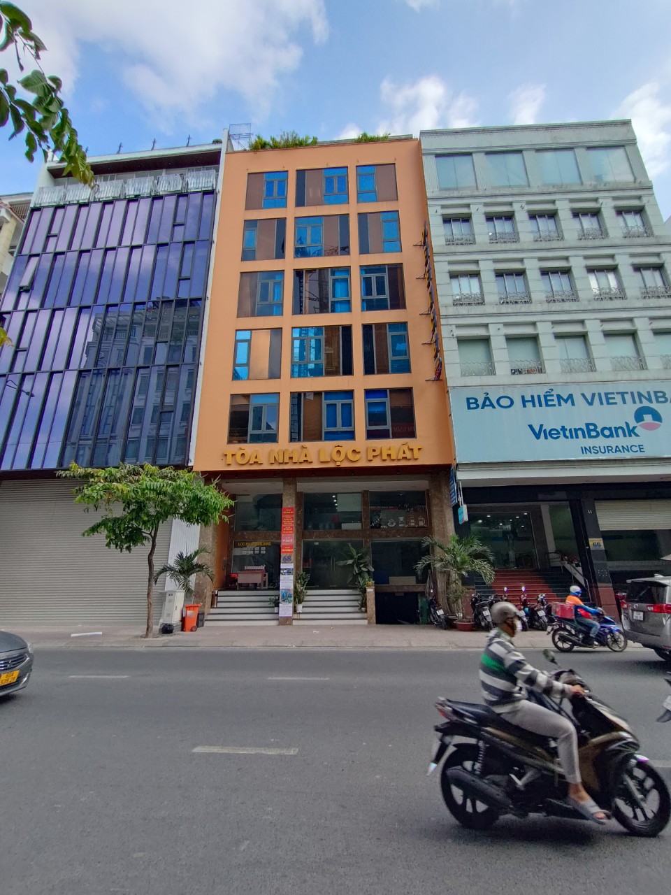 Bán nhà MT Bạch Đằng.DT: 10.2*14m Vuông Vức. Khai Thác 300 Tr/Th. Giá bán: 52.5 tỷ